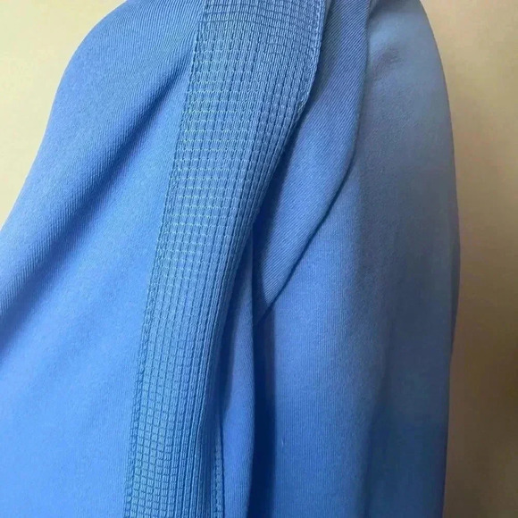 Fabletics blue long sleeve tie sleeve top size large - Picture 7 of 11